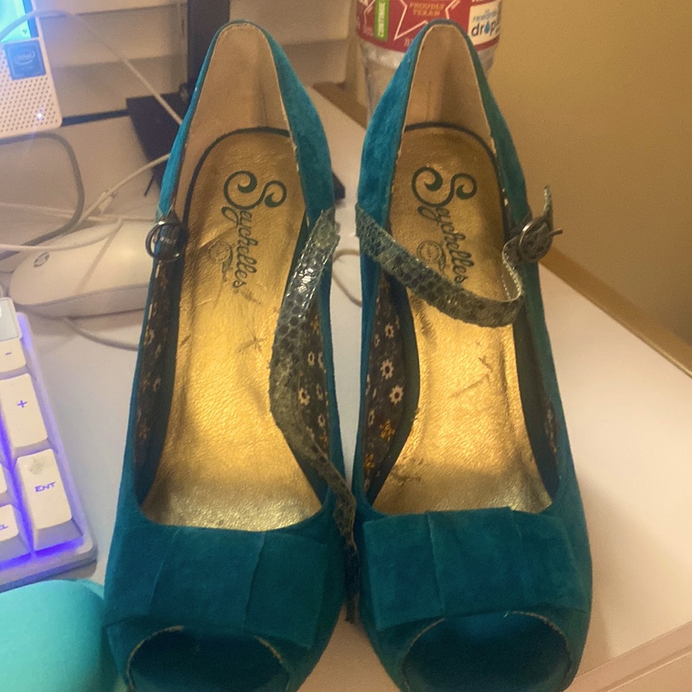 Seychelles covered heel peep toe shoes